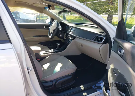 2017 Kia Optima Lx z USA, uszkodzony, nr VIN 5XXGT4L32HG166985